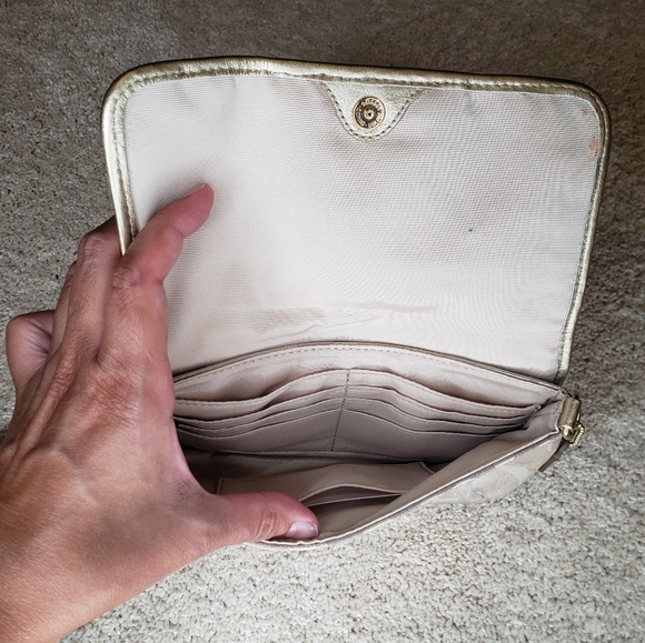 *NWT* Coach Wristlet